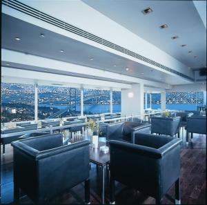 ,هتل پلازا
ترکیه / استانبول(The Plaza Hotel
Turkey / Istanbul ),هتل 5 ستاره Plaza، رستورانی در پشت بام خود داشته,