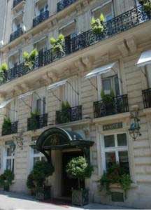 ,فرانکلین روزولت
فرانسه / پاریس(Franklin Roosevelt
France / Paris ),موقعیت این هتل، دسترسی به اماکن توریستی را آسان ساخته است.,