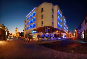 هتل لیوادهیوتیس سیتی
قبرس / لارناکا(Livadhiotis City Hotel
Cyprus / Larnaka )