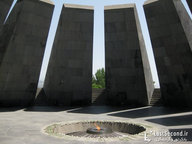 ,بنای یاد بود قتل عام ارامنه,به پاس یاد بود شهدای سال 1915 بنا...,