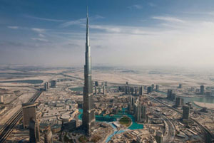 ,برج خليفه دبي,رج خلیفه آسمان خراشی است که در شهر دبی قرار دارد. این برج با ۱۶۰ طبقه و ارتفاع ۸۲۸ متر (به گفته سازندگان این برج ارتفاع برج خیلفه تا نوک آنتن آن به بیش از یک کیلومتر می ‌رسد,