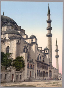,مسجد سليمانيه,مسجد سلیمانیه به همراه گنبد و چهار مناره بلند و باریکش همچون تاجی بر سر یكی از هفت تپه و,