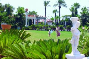 ,هتل کلوب سرا
ترکیه / آنتالیا(Club Hotel Sera
Turkey / Antalya ),هتل باشگاه "سرا"، در چند قدمی ساحل لارا و در شهر آنتالیا واقع شده است.,